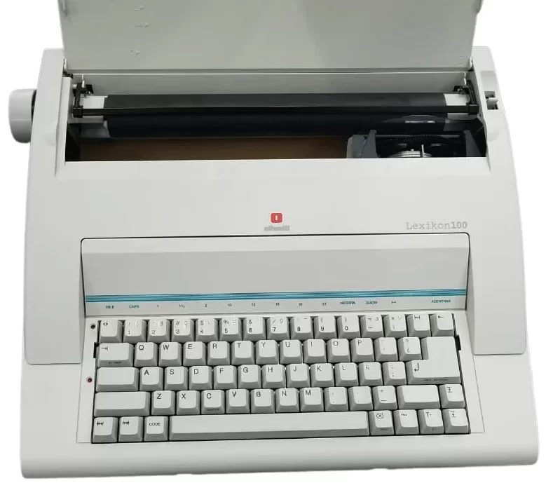 Máquina de escribir marca Olivetti. 